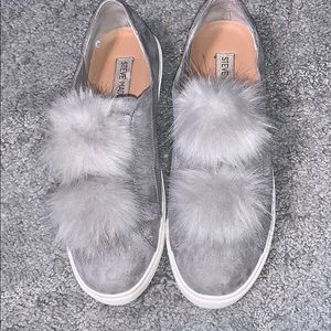 Steve Madden Pom Pom sneakers - size 7.5